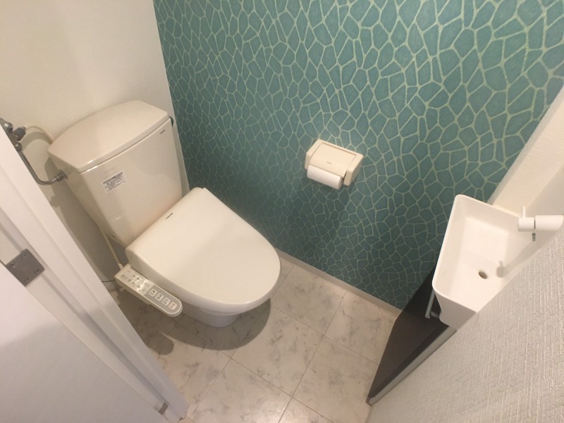 トイレ　こちらはトイレです。清潔感があり、安心して使用できます。