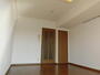 居室・リビング　縦長のお部屋はレイアウトもしやすそうですね。