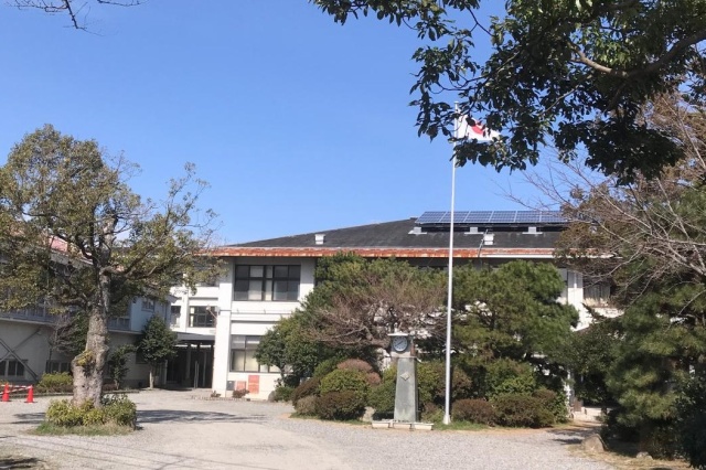 中学校　彦根市立西中学校（中学校）まで1300m