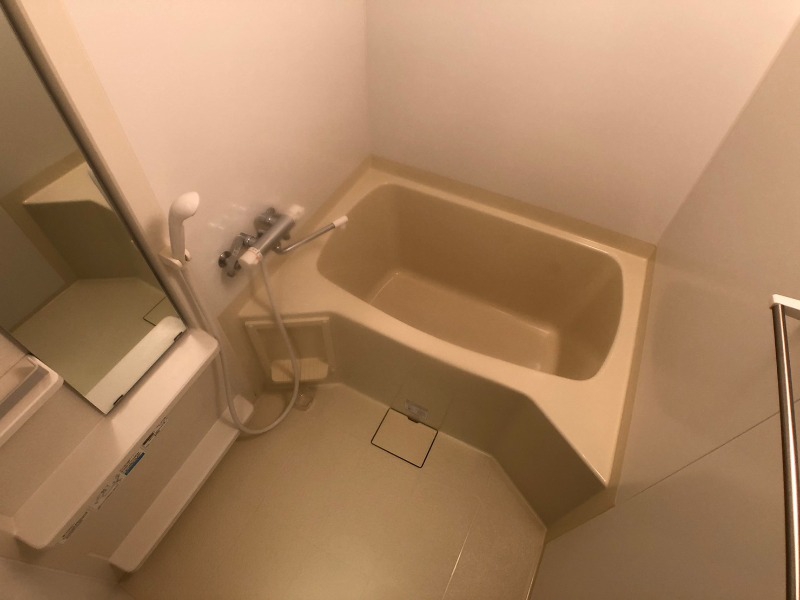 バス・シャワールーム　お風呂になります。一日の疲れを癒してくださいね。