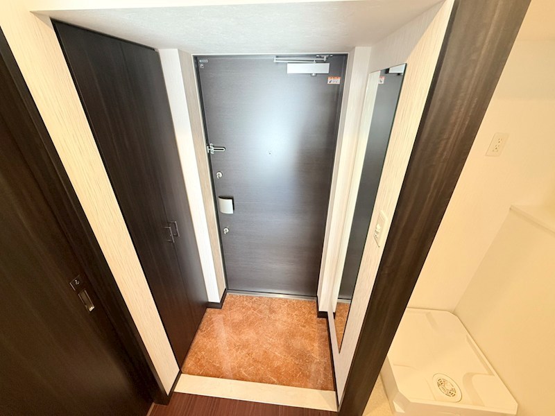 玄関　同一物件別部屋写真