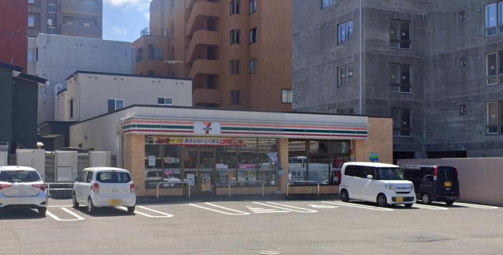 コンビニ　セブンイレブン札幌南11条西9丁目店（コンビニ）まで297m