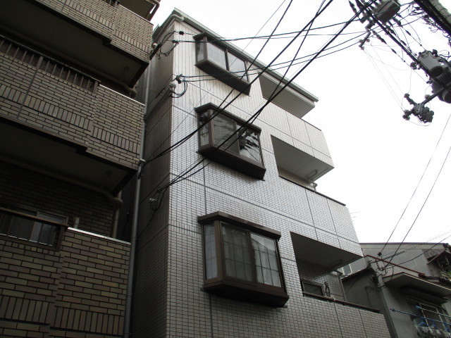 建物外観　タイル張りの外観です