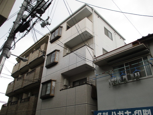 建物外観　タイル張りの外観です