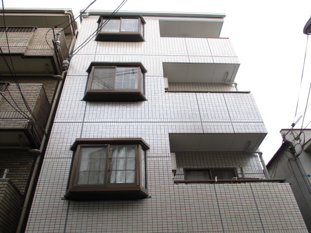 建物外観　タイル張りの外観です
