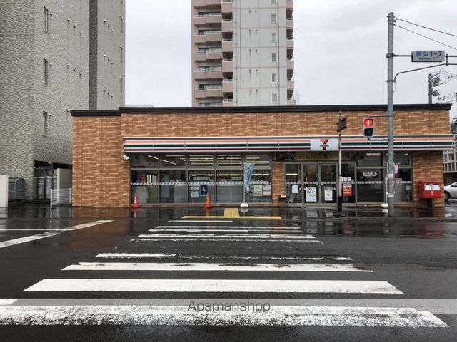 コンビニ　セブンイレブン（コンビニ）まで162m