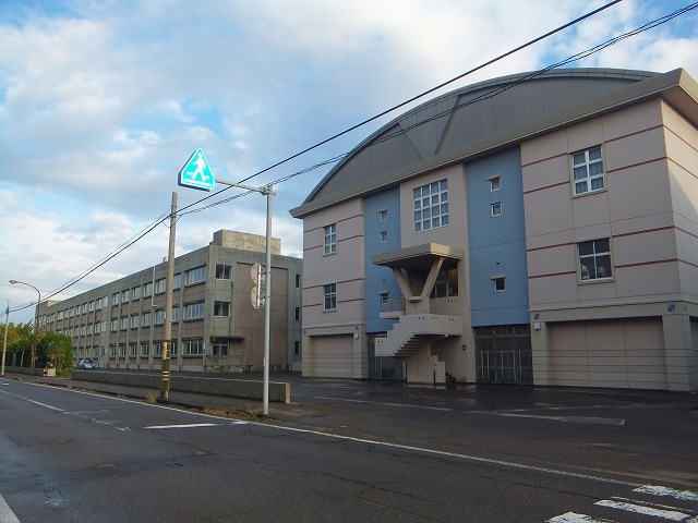 中学校　直江津中学校（中学校）まで850m