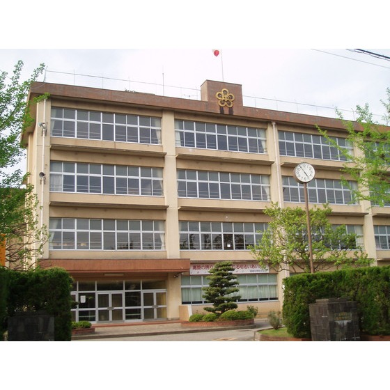 中学校　高岡市立高陵中学校（中学校）まで1001m