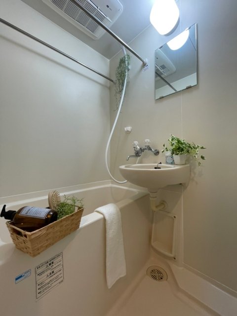 バス・シャワールーム　※家具・家電・小物はイメージです