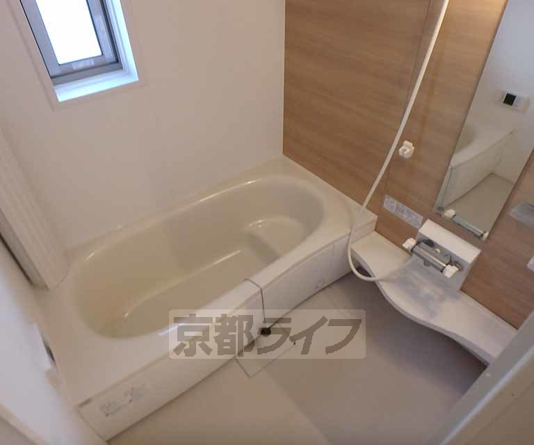 バス・シャワールーム　広いバスルームです