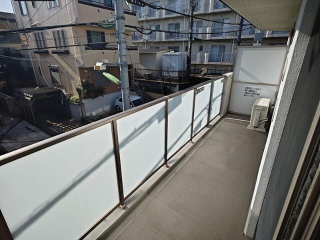 バルコニー　外からの目が気にならないバルコニーで洗濯物が干せます