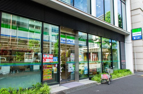 コンビニ　ファミリーマート 神田須田町二丁目店（コンビニ）まで107m