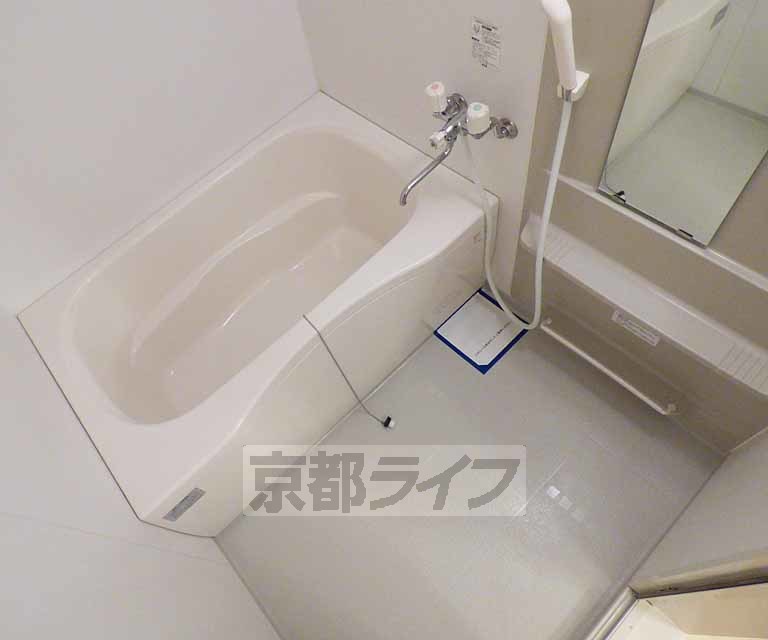バス・シャワールーム　広々とした浴室です。