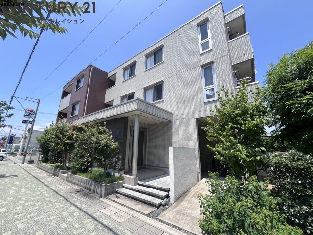 建物外観　オートロック付きで外部から簡単に出入りできない為安心です