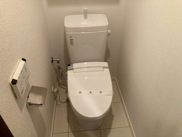 トイレ　※同タイプ参考写真です（カラータイプが異なる場合がございます