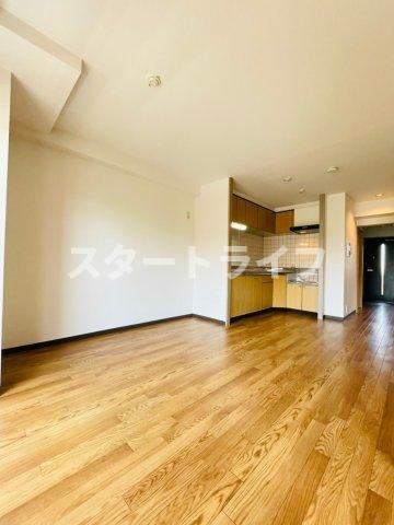 地下鉄御堂筋線 東三国駅 徒歩8分 7階建 築28年の居間写真