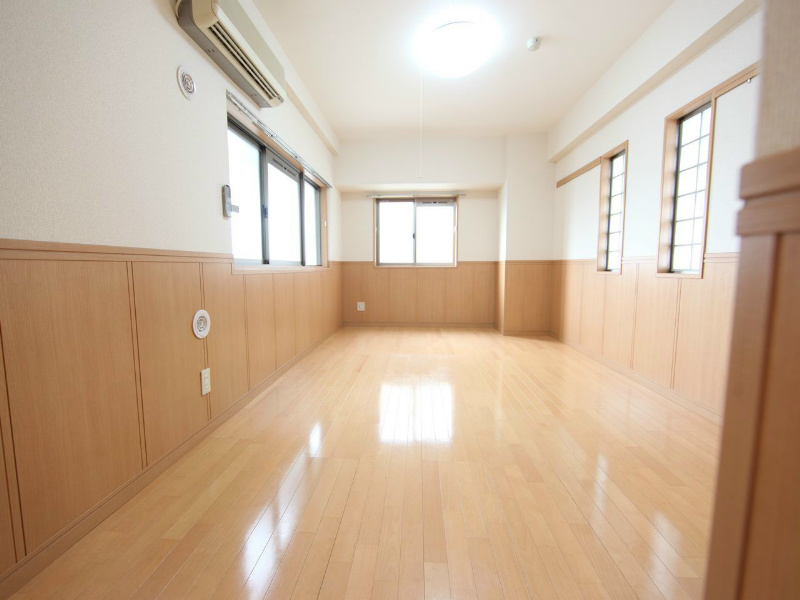 その他　洋室8帖　エアコン完備　バルコニー