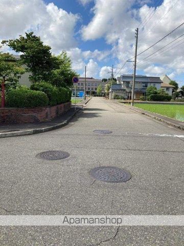 その他　前面道路（その他）まで0m