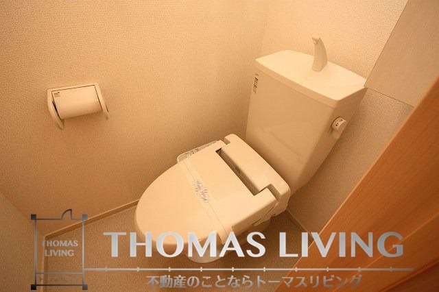 トイレ　嬉しいウォシュレット付きです。