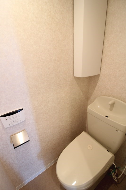トイレ　別号室参考写真、間取り内装異なります