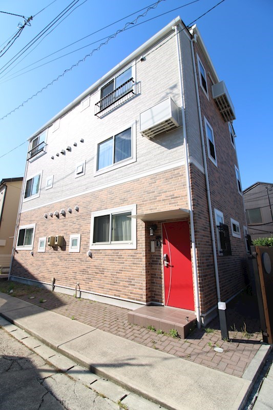 建物外観　閑静な住宅街で静かに過ごせる立地です