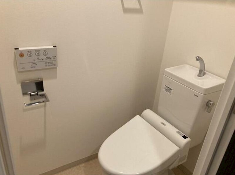 トイレ　別号室の参考写真です。