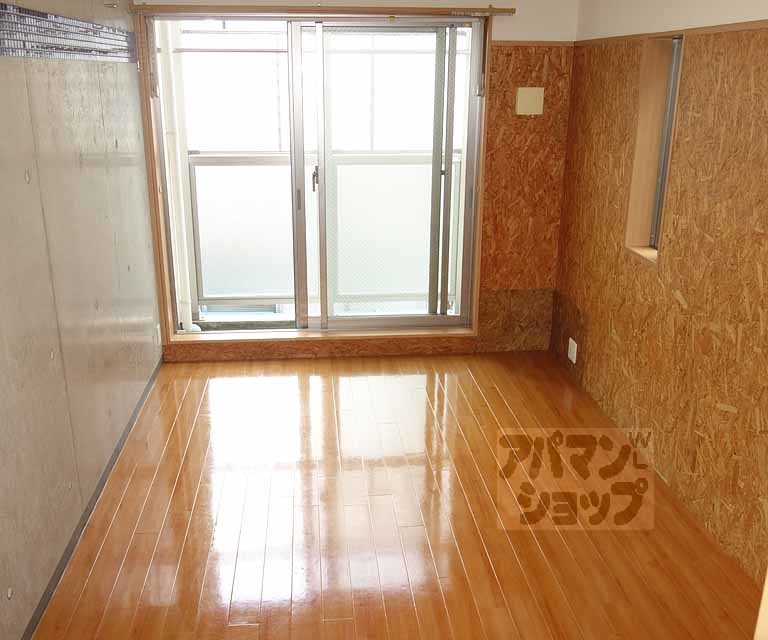 七条西大路メゾンの居間写真