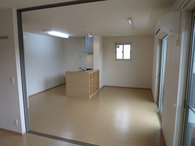 ルミエールホーム 弐番館の居間写真