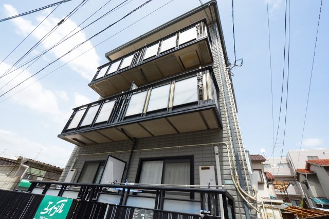 建物外観　居住者専用のごみ置き場があります！