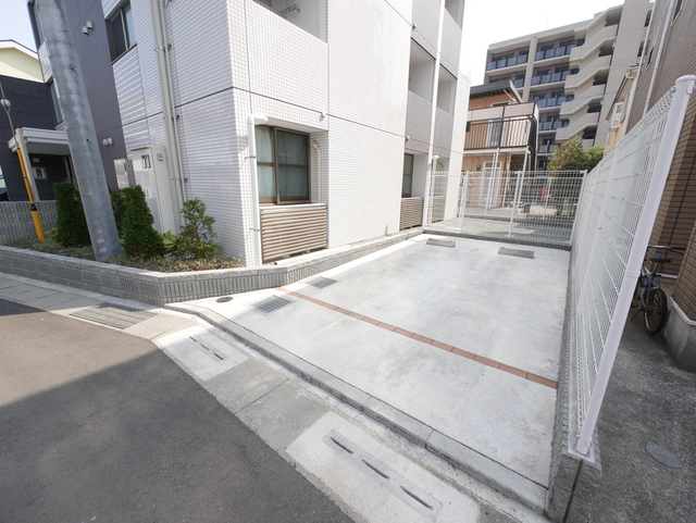 駐車場　★敷地内に駐車場がございます★