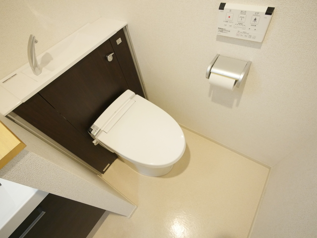トイレ　★タンクレスで清掃もしやすいトイレですよ★
