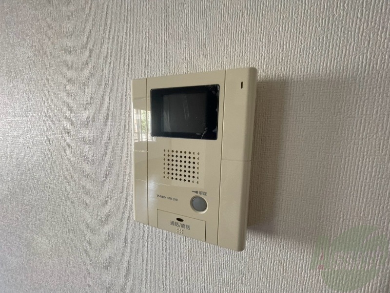 セキュリティ　ＴＶモニター付インターホンです。来客者の顔が見えるので安心！