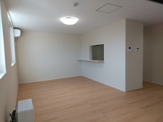 ルミエールGの居間写真