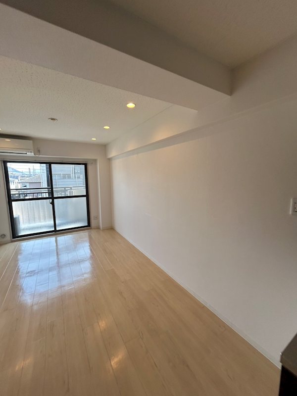 居室・リビング　※同建物の別のお部屋の写真です。