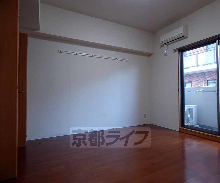 シードイン京都堀川の居間写真