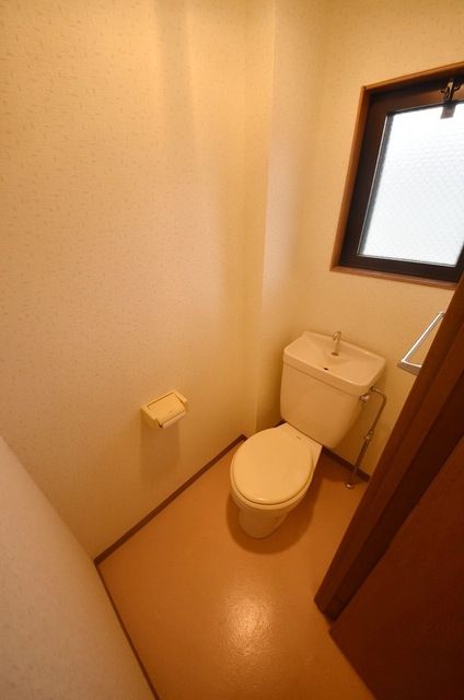 ＪＲ高崎線 桶川駅 徒歩4分 3階建 築30年のトイレ写真