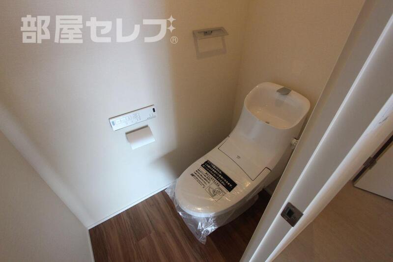 トイレ　※写真は同タイプ８０４号室の別部屋のものです。