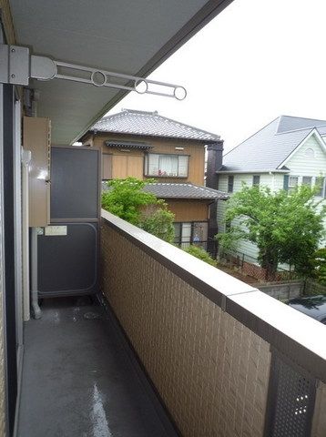 バルコニー　日当り良好　奥行きのあるバルコニー