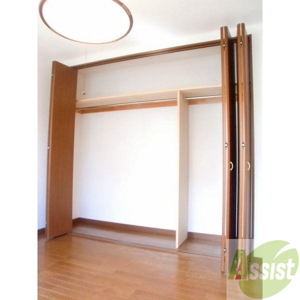 収納　寝室の収納です。部屋がすっきり片付きます。