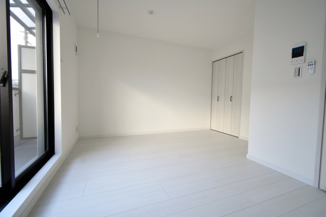 ヴィクトワール西宮丸橋町の居間写真