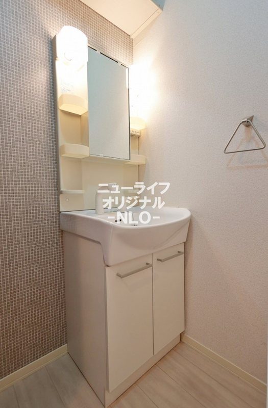 洗面設備　シャワーノズル付き洗面台なので朝の身支度も時短になります☆