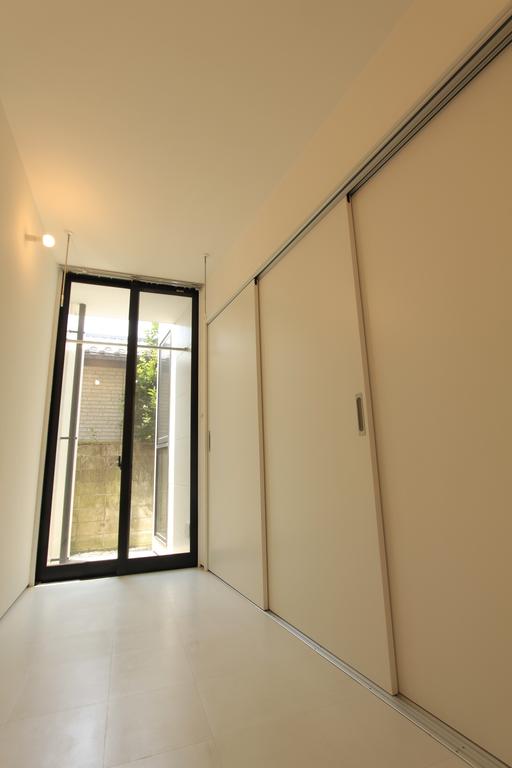 その他設備　扉を閉めて、洋室内から撮影した眺め☆日当たり良好です