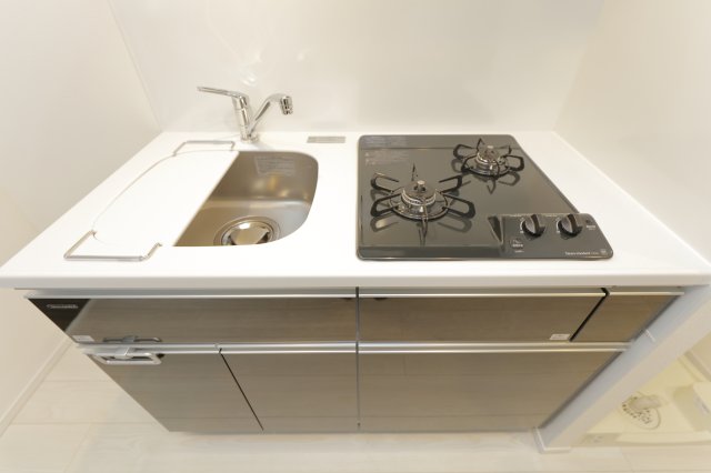 キッチン　写真は６０２号室を掲載しています。同タイプになります。