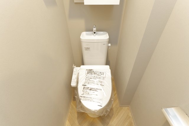 トイレ　写真は６０２号室を掲載しています。同タイプになります。