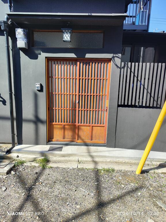 建物外観　京町家玄関