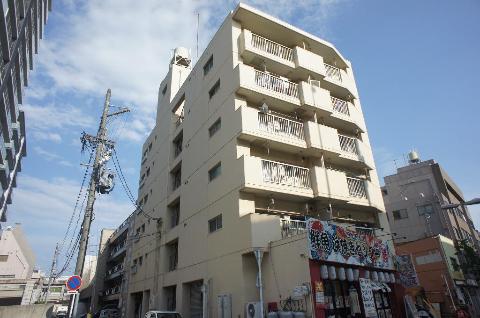 【名古屋市熱田区川並町のマンションの建物外観】