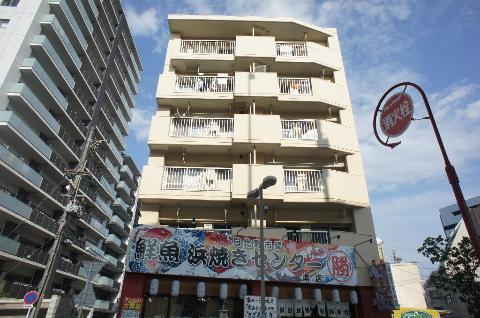 【名古屋市熱田区川並町のマンションの建物外観】