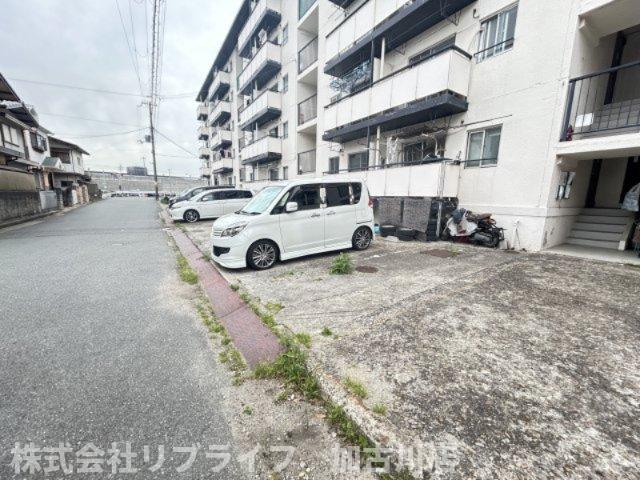 【101マンションの駐車場】