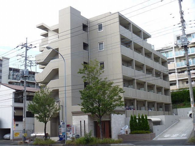 横浜市都筑区すみれが丘のマンションの建物外観