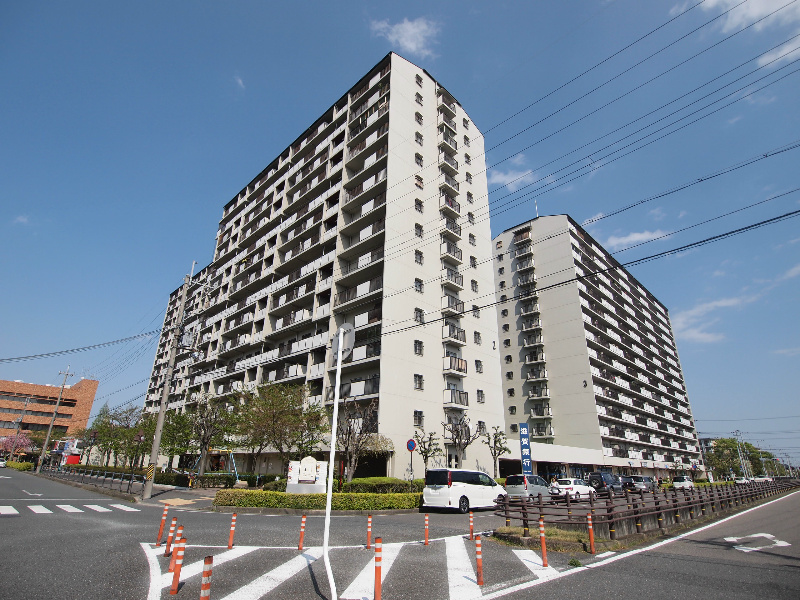 【守山市浮気町のマンションの建物外観】